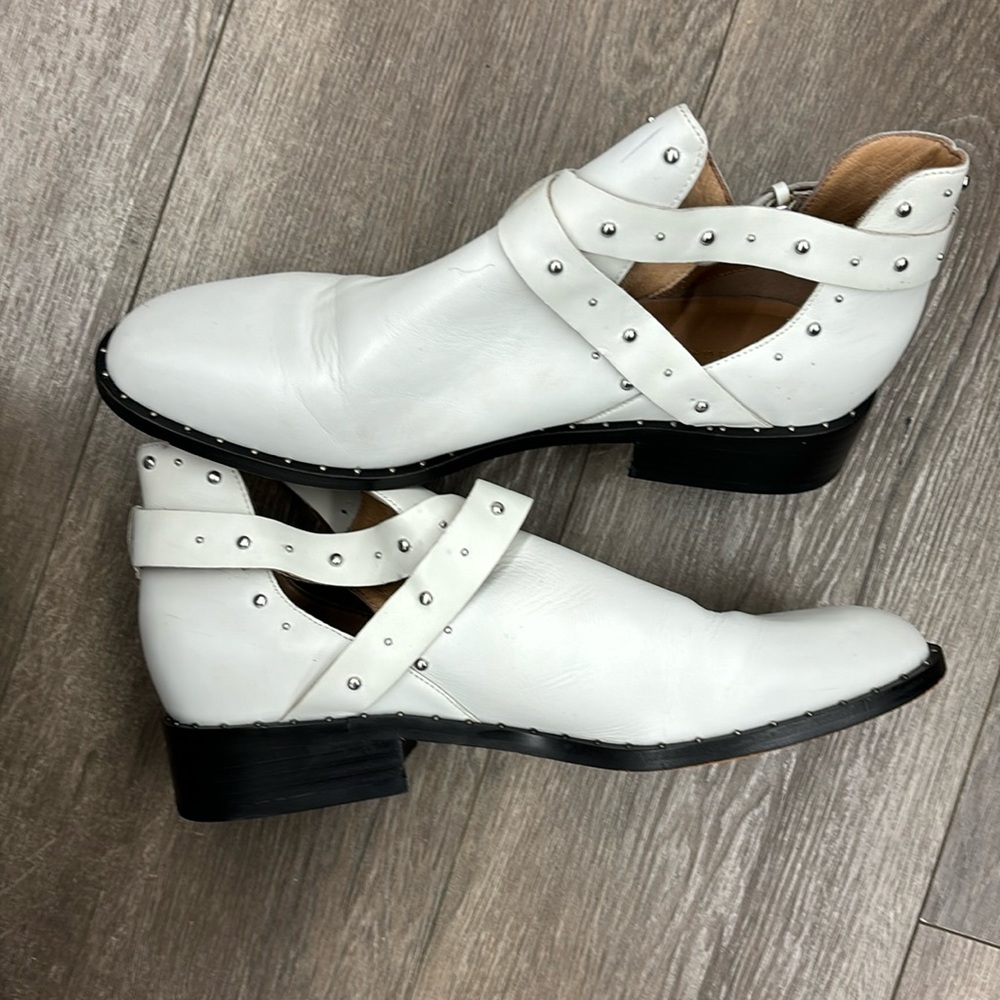 Halogen White Leather Studded Booties Size 10 M